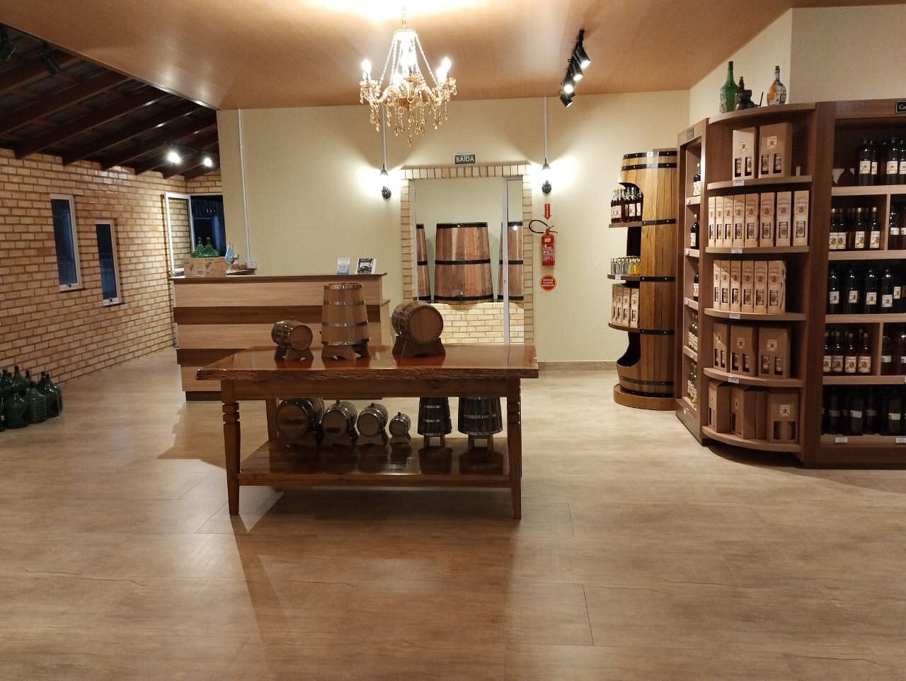 Na Cachaçaria Wilbert é possível conhecer as etapas de produção das cachaças artesanais além de degustar diferentes estilos da bebida   - TripAdvisor