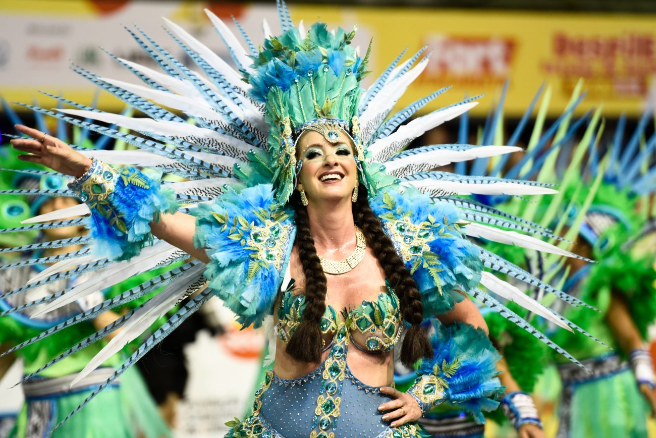 Passista da União da Ilha mostrou simpatia no desfile - Mafalda Press/ND