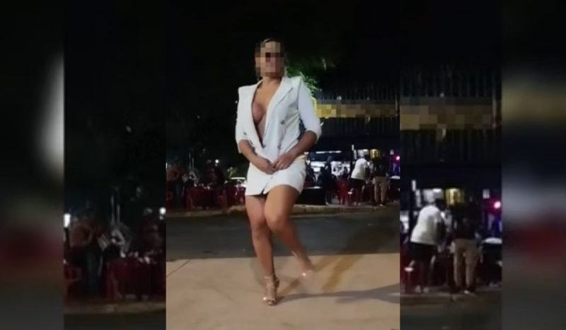 'Peladona do blazer' saiu do local após a gravação e não foi vista por agentes policiais. Na imagem, ela aparece fazendo um "show de striptease" em via pública