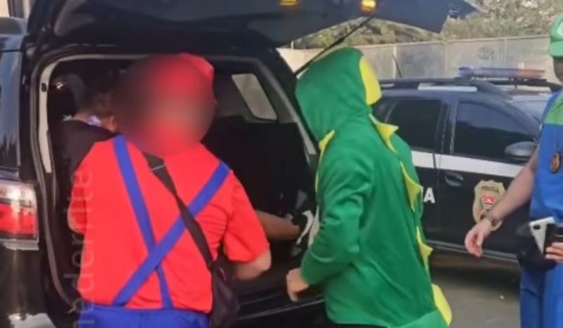 Policiais fantasiados de Mario Bros prendem em flagrante homem
