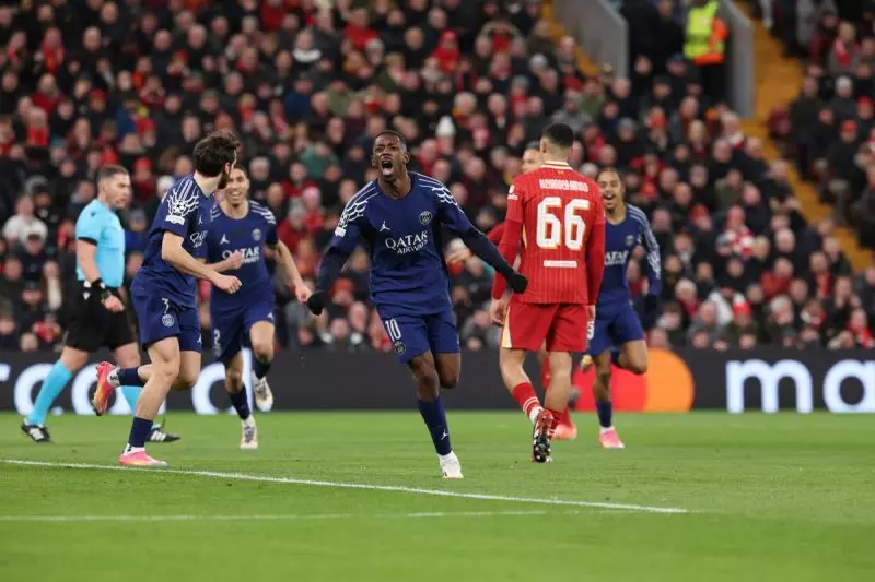 Dembélé comemorando o gol de empate que forçou a disputa por pênaltis contra o Liverpool