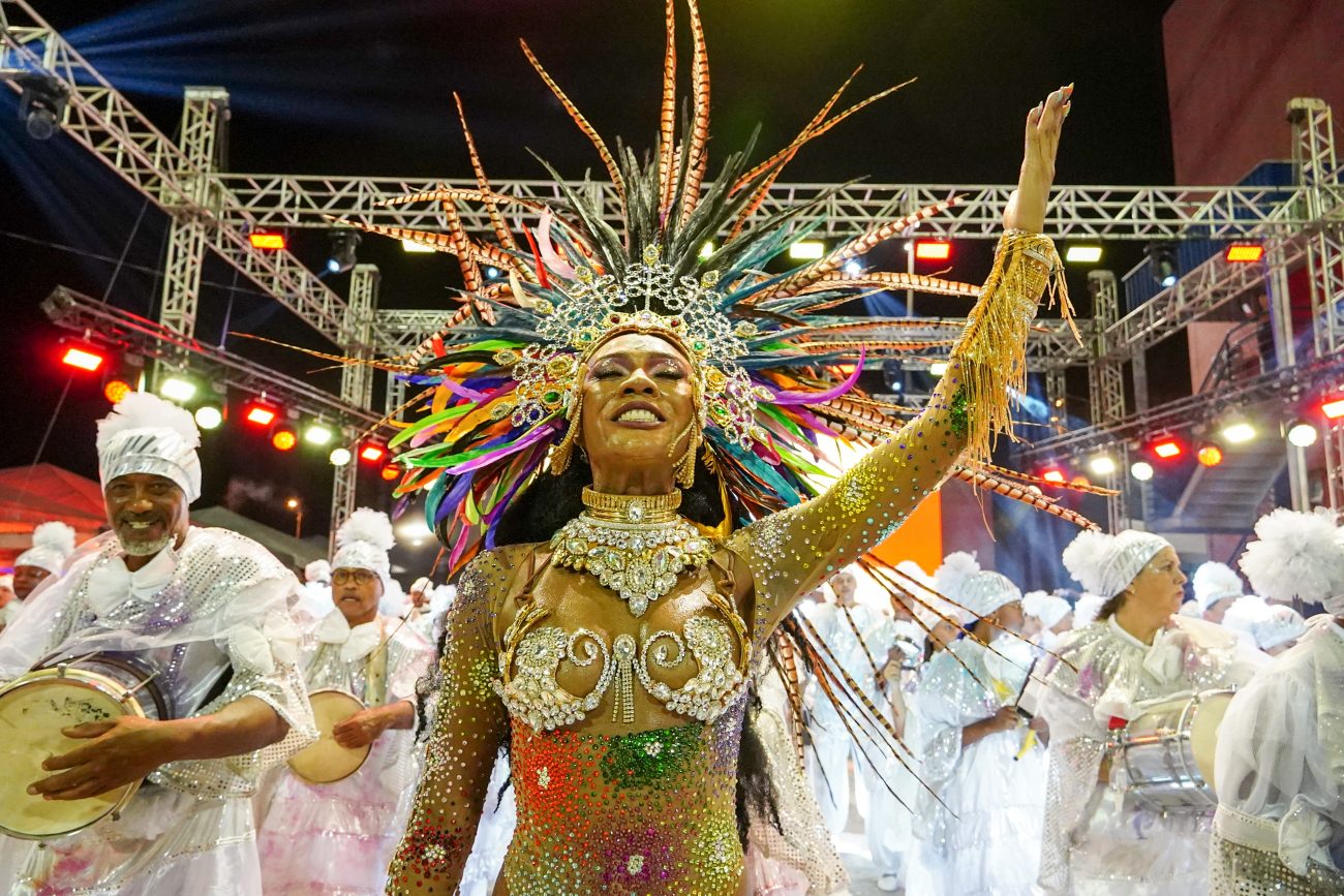 Rainha da Copa Lord, em desfile na Nego Quirido durante o Carnaval 2025, em Florianópolis - Mafalda Press/ND