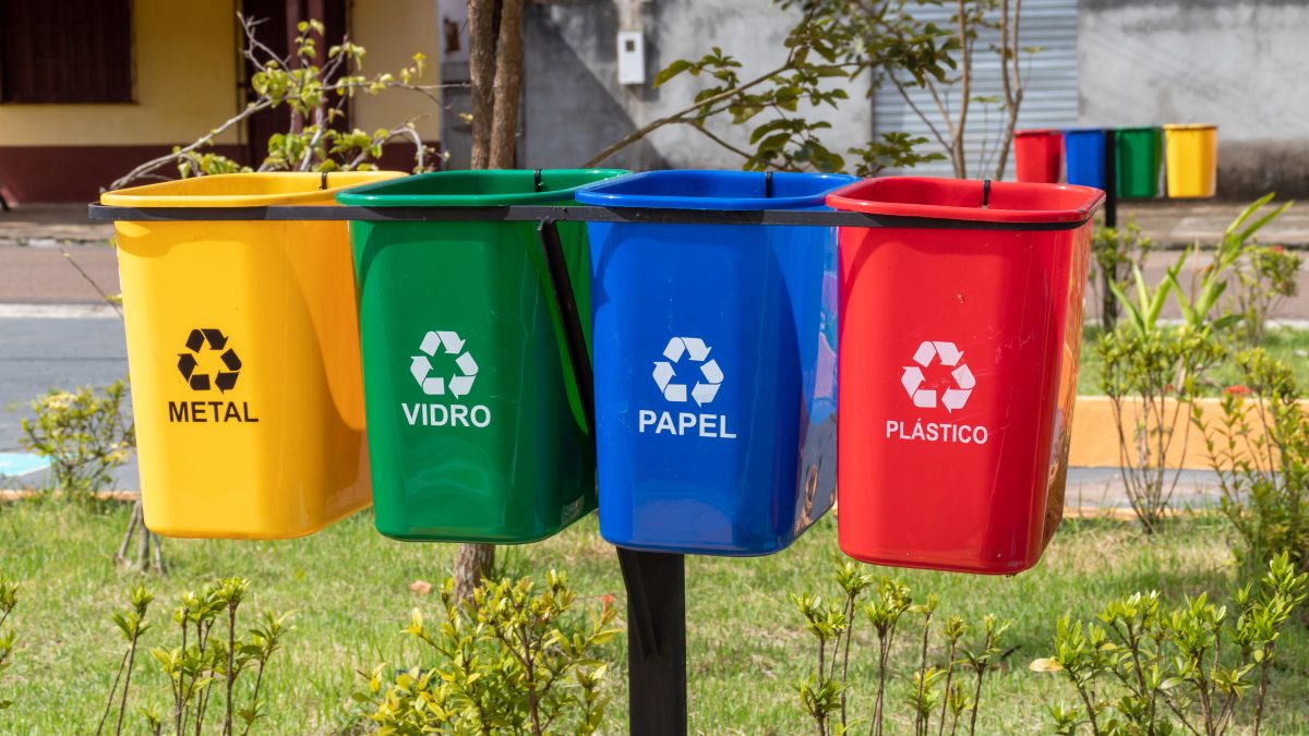 De canudos de plástico a isopor: 15 coisas que você jamais deve colocar no lixo reciclável