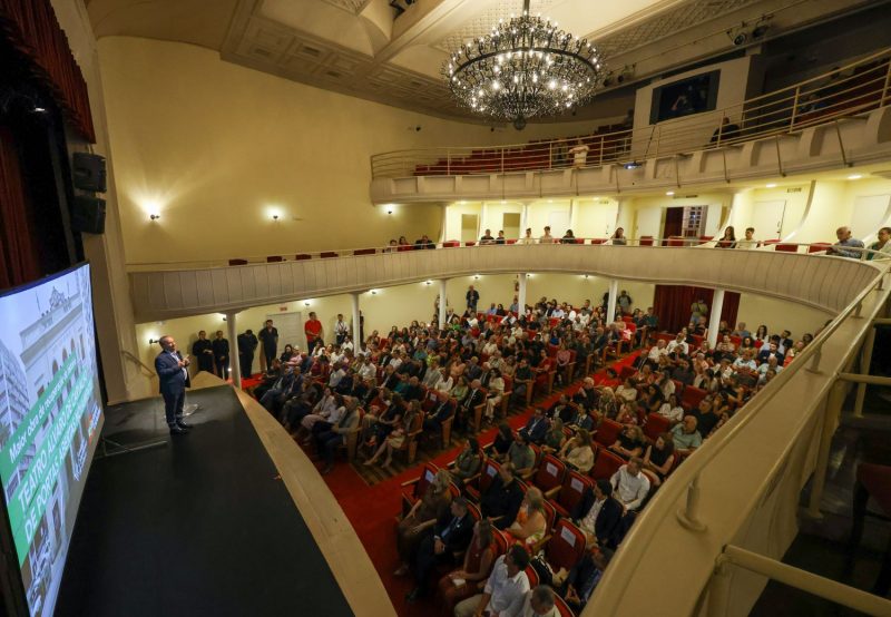  Jorginho Mello celebra a reabertura do Teatro Álvaro de Carvalho