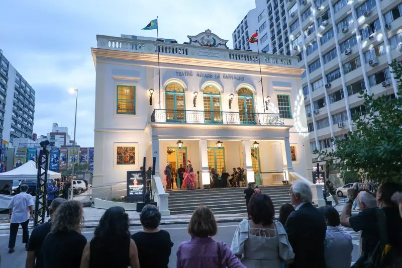 fachada do teatro após a reforma