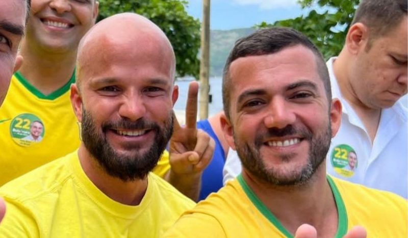 Foto mostra irmãos Renan e Carlos Jordy