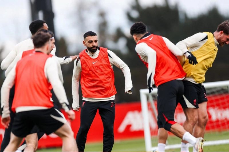 Liverpool de Salah treinando para a decisão da Copa da Liga Inglesa