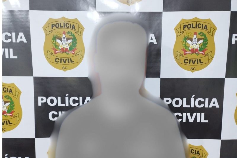 O homem de 36 anos foi preso preventivamente na tarde de quinta-feira (13) em Entre Rios, suspeito de matar vizinho com pedaço de madeira