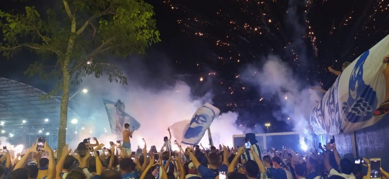 Torcida do Ava&iacute; recepcionou os atletas no cl&aacute;ssico contra o Figueirense – Foto: Foto: Jorge Jr./ND