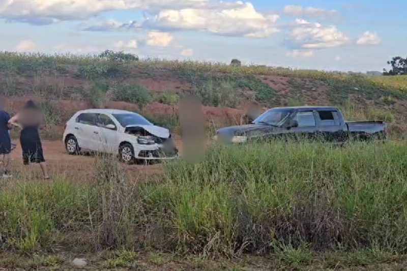 Após sair da rodovia, o suspeito colidiu em um carro que transitava na estrada rural; a perseguição começou em Xanxerê