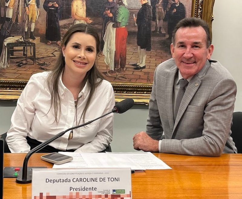 Carol de Toni (PL) recebeu o apoio de Jorge Goetten (Republicanos) - Foto: Divulgação/ND