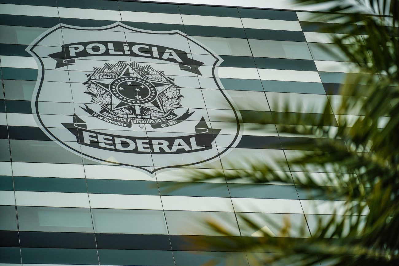 Fachada de prédio da polícia federal