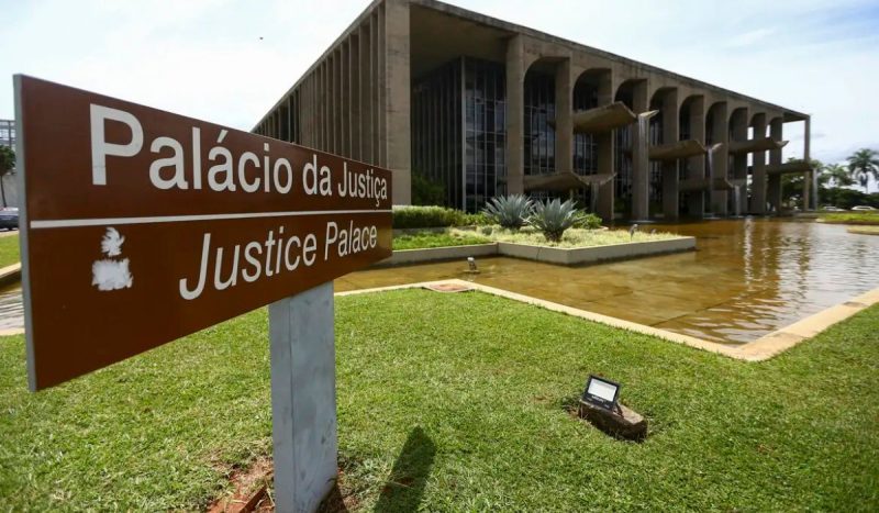 Críticas à PEC da Segurança Pública Críticas à PEC da Segurança Pública