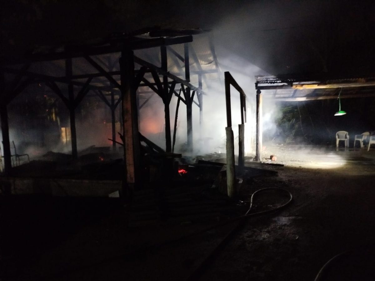 Incêndio Devastador: Boate de Entretenimento Adulto em Timbó é Reduzida a Cinzas