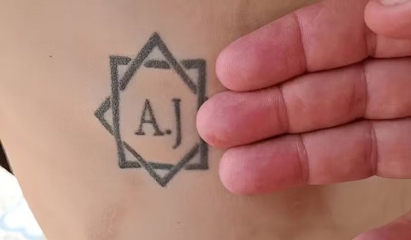 Homem em situação análoga à escravidão é forçado a tatuar iniciais dos patrões em MG Homem em situação análoga à escravidão é forçado a tatuar iniciais dos patrões em MG
