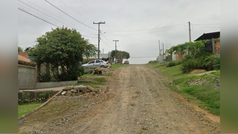 Imagem de rua em que homem é morto a facadas