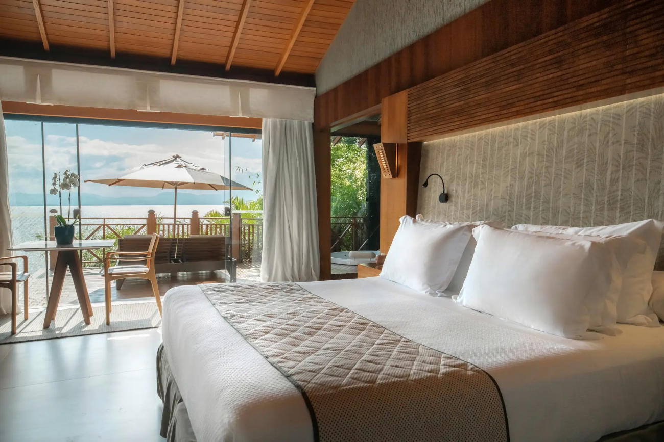 O resort fica localizado no meio de paisagem natural deslumbrante - Divulgação