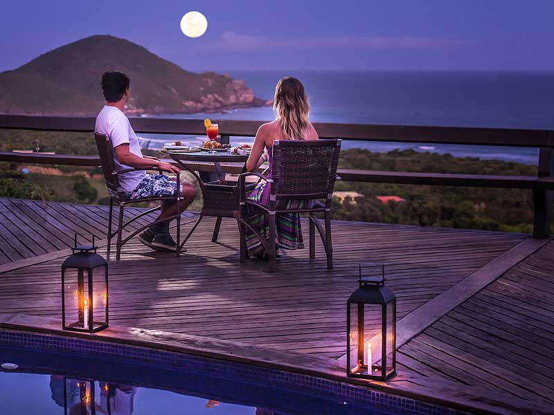 O hotel está localizado na Lagoa do Meio e com vista de 180 º da Praia do Rosa - Solar Mirador/Divulgação