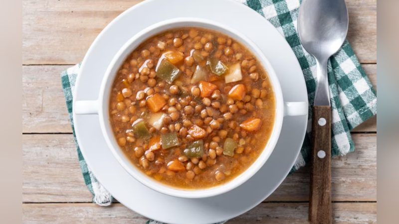 Feijão cozido Sopa de feijão dentro de tigela branca