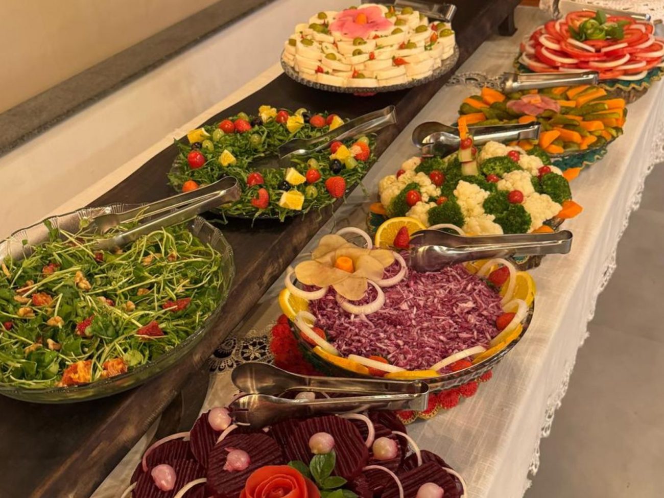 O buffet livre conta com uma variedade de saladas e mesa de frios - Divulgação/Recanto Grünenberg/ND