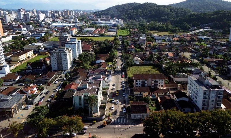Com investimento de R$ 700 mil, rua de Joinville fica bloqueada para obras na rede de drenagem Com investimento de R$ 700 mil, rua de Joinville (SC) fica bloqueada para obras na rede de drenagem