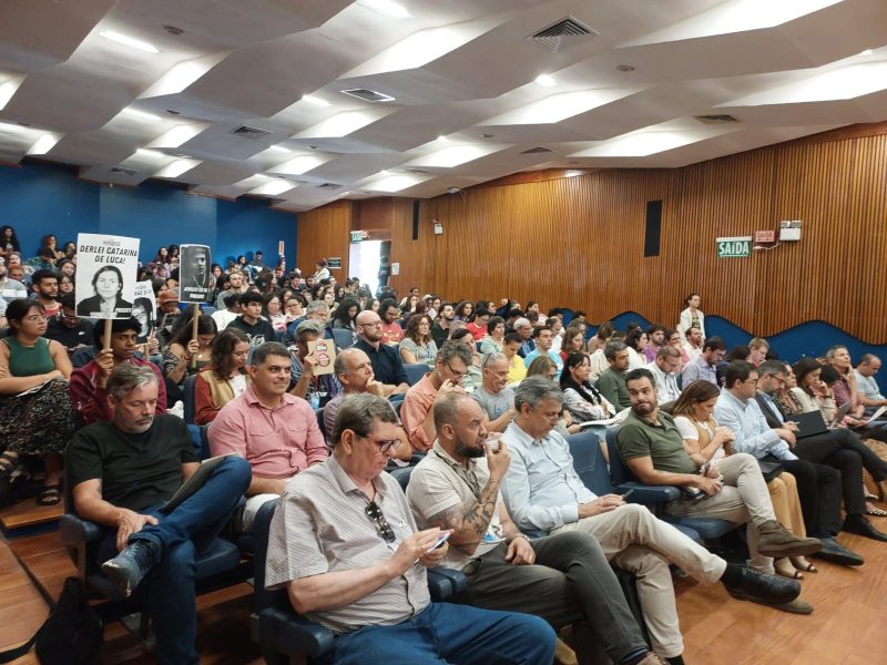 Audit&oacute;rio da reitoria da UFSC, no campus Trindade, esteve lotado para presenciar a sess&atilde;o – Foto: Stefani Ceolla/ND