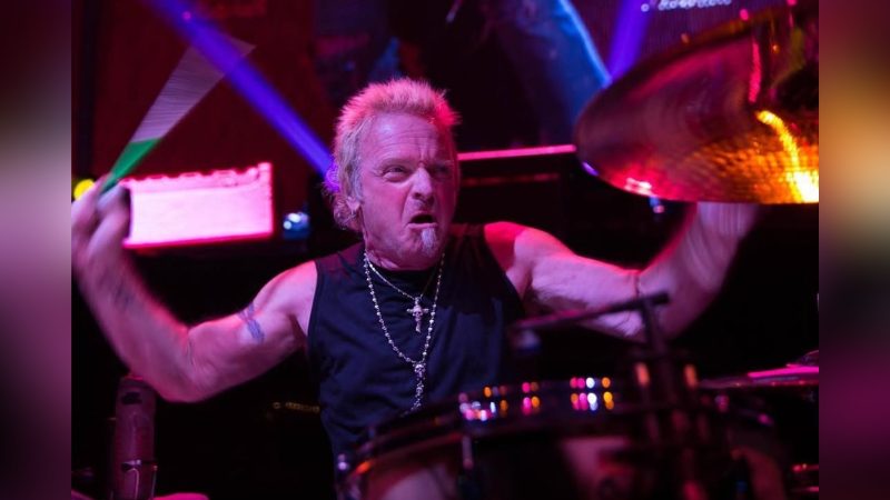 Joey Kramer Imagem de músico tocando bateria