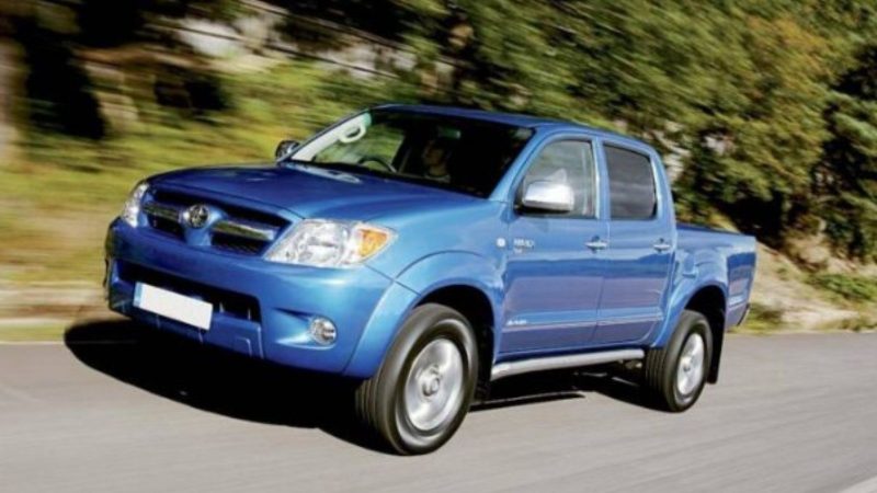 na foto aparece um carro da Toyota que é um dos 10 carros antigos que rodam as estradas em Portugal na foto aparece um carro da Toyota que é um dos 10 carros antigos que rodam as estradas em Portugal