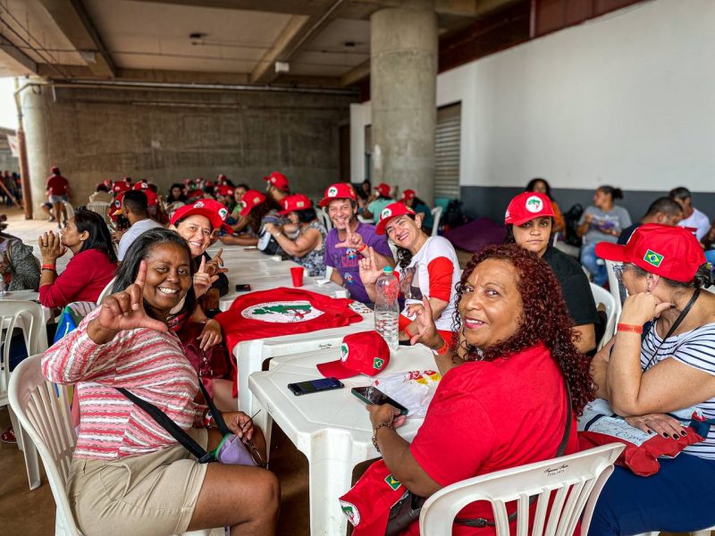 Alckmin na feira do MST