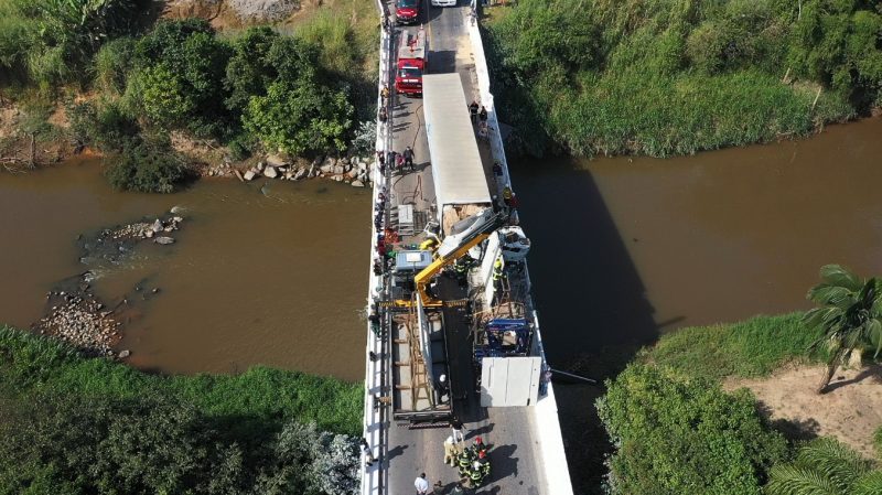 Caminhoneiro morre após passar 7 horas preso às ferragens em acidente na BR-280 Acidente que matou caminhoneiro na BR-280