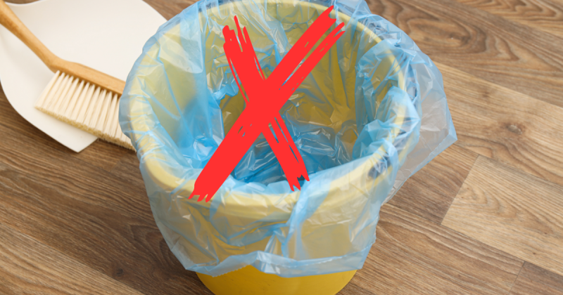 lixo Imagem de um cesto de lixo com um x na frente, para mostrar que não é para descartar os rolos de papel pois ele será usado em um artesanato