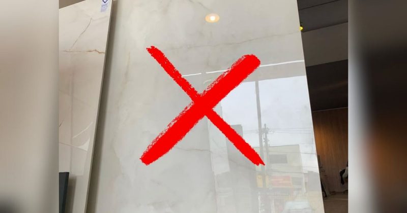Porcelanato Imagem de um piso de porcelanato com um x na frente, para fazer referência ao título do texto, que fala para substituir os pisos de porcelana