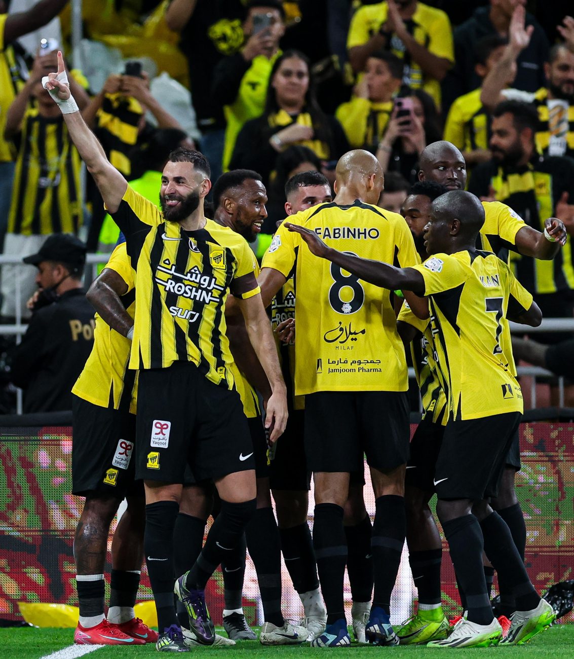 Despedida de Benzema do Al-Ittihad Benzema e companheiros de Al-Ittihad