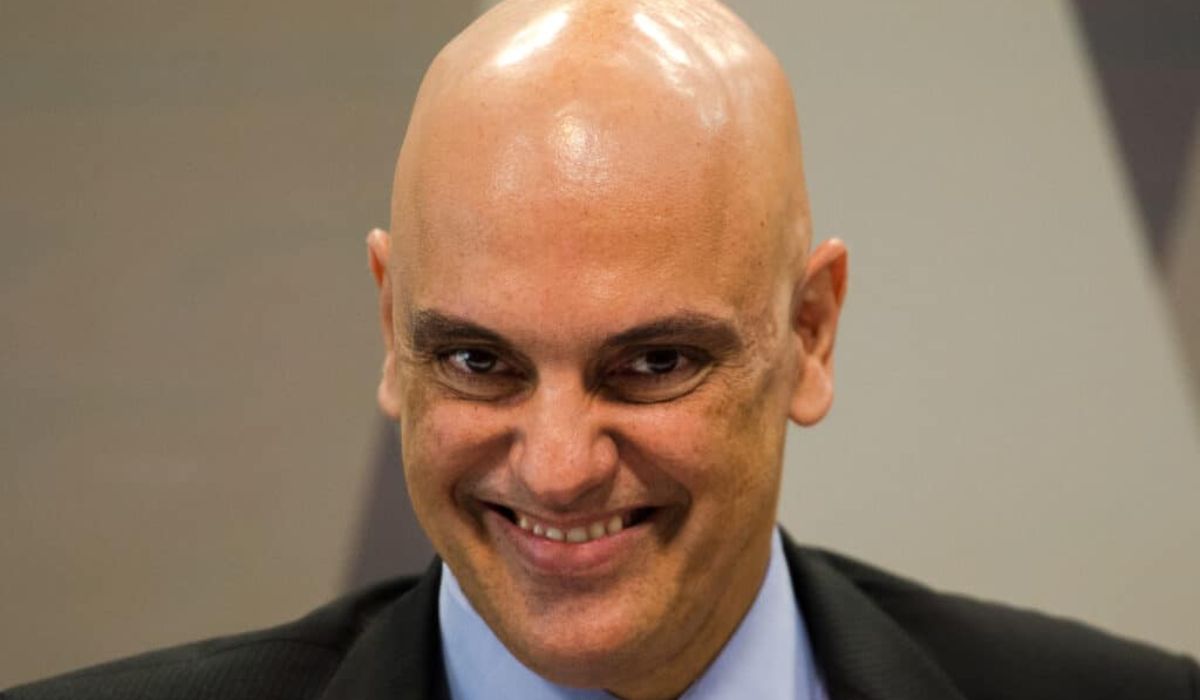 Alexandre de Moraes rindo Alexandre de Moraes ironizou o apelido 'cabeça de ovo'