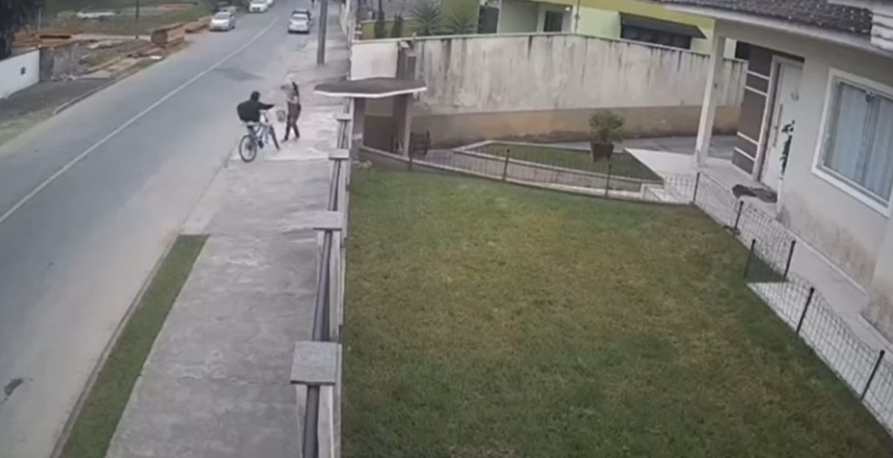 Vítima foi assaltada a caminho do trabalho em Joinville Como mulher impediu 'ladrão da faca' de roubo em Joinville
