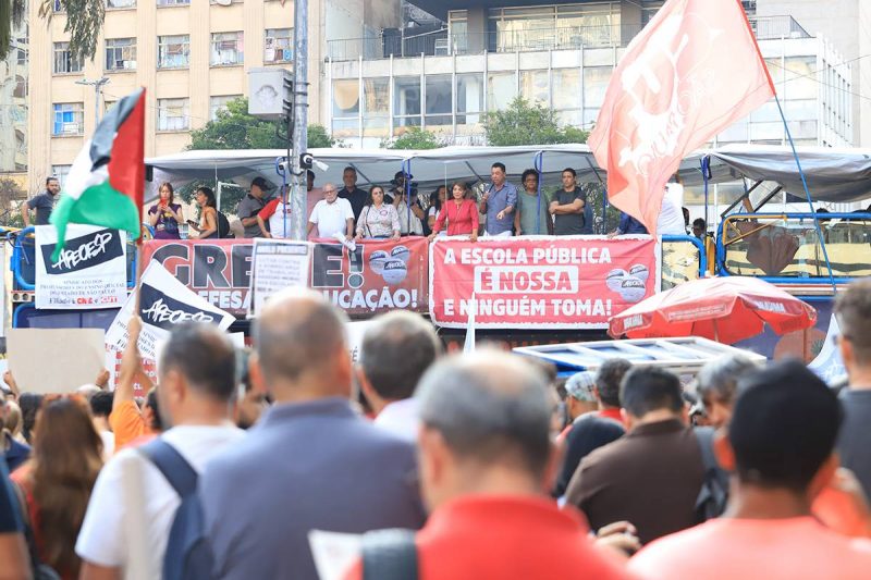 Greve dos professores de SP Greve dos professores de SP. Foto mostra palanque ao fundo