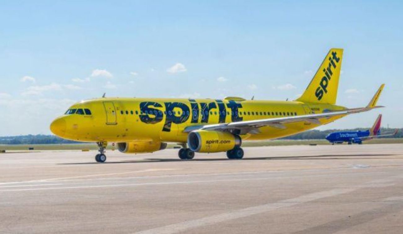 avião amarelo veículo aéreo da empresa que possivelmente adotará novo formato de assentos de avião
