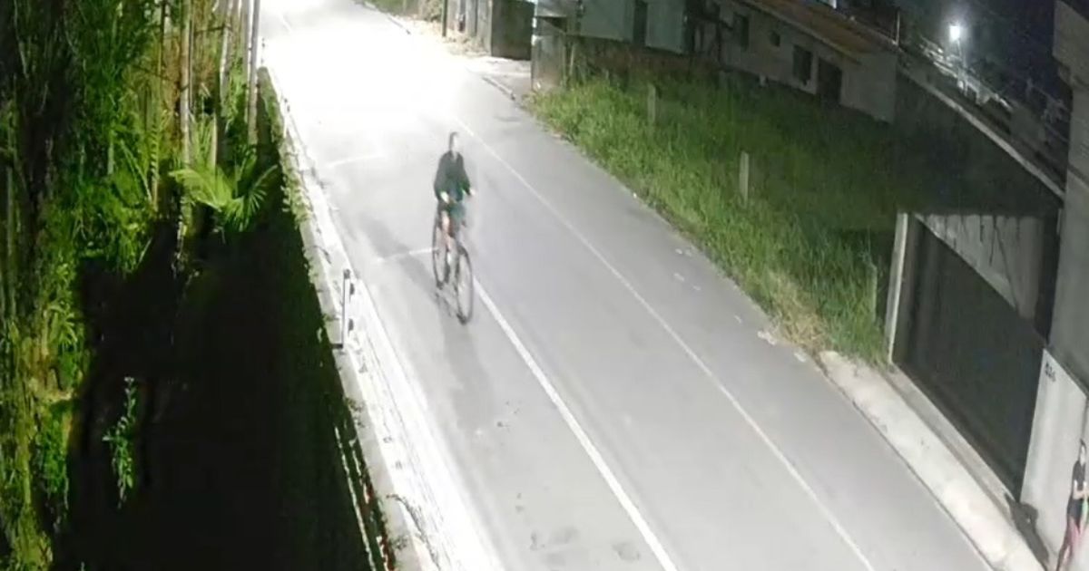 Câmeras flagram inquilino fugindo após matar mulher em Joinville