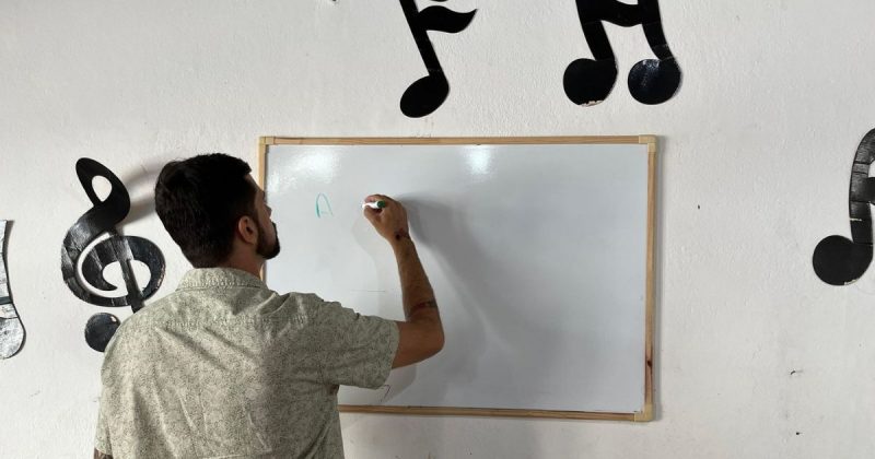 Aulas grátis de inglês e espanhol