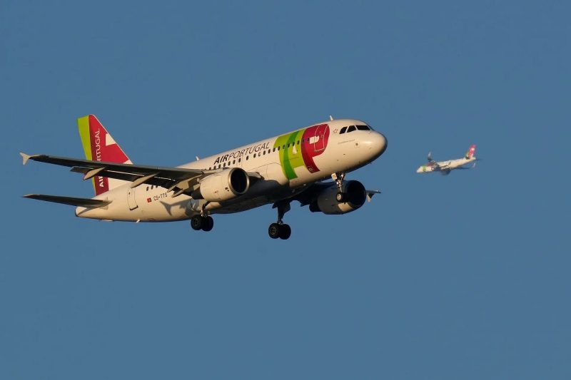 avião da TAP avião da TAP voando