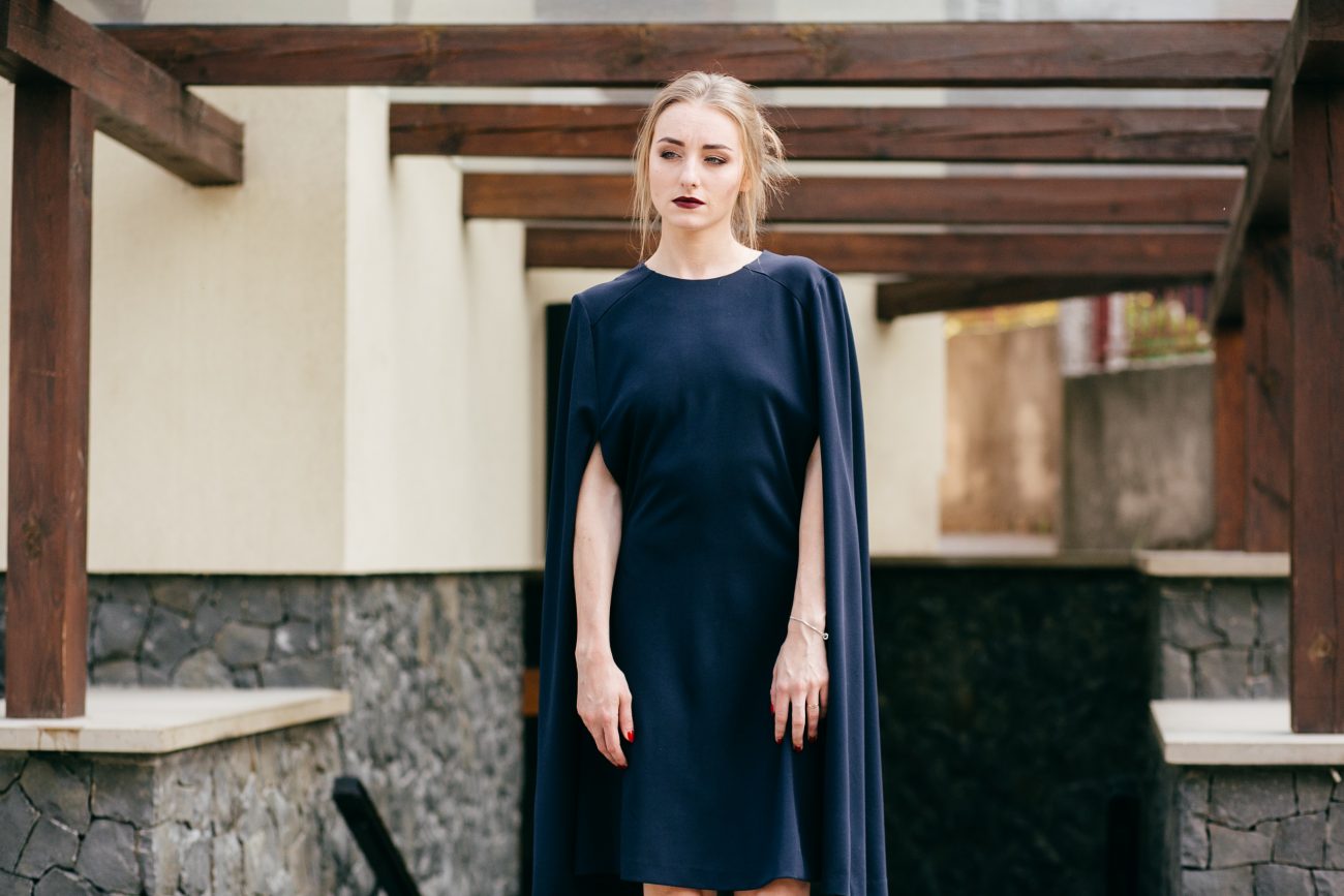 Vestido azul-marinho Azul-marinho é o novo preto