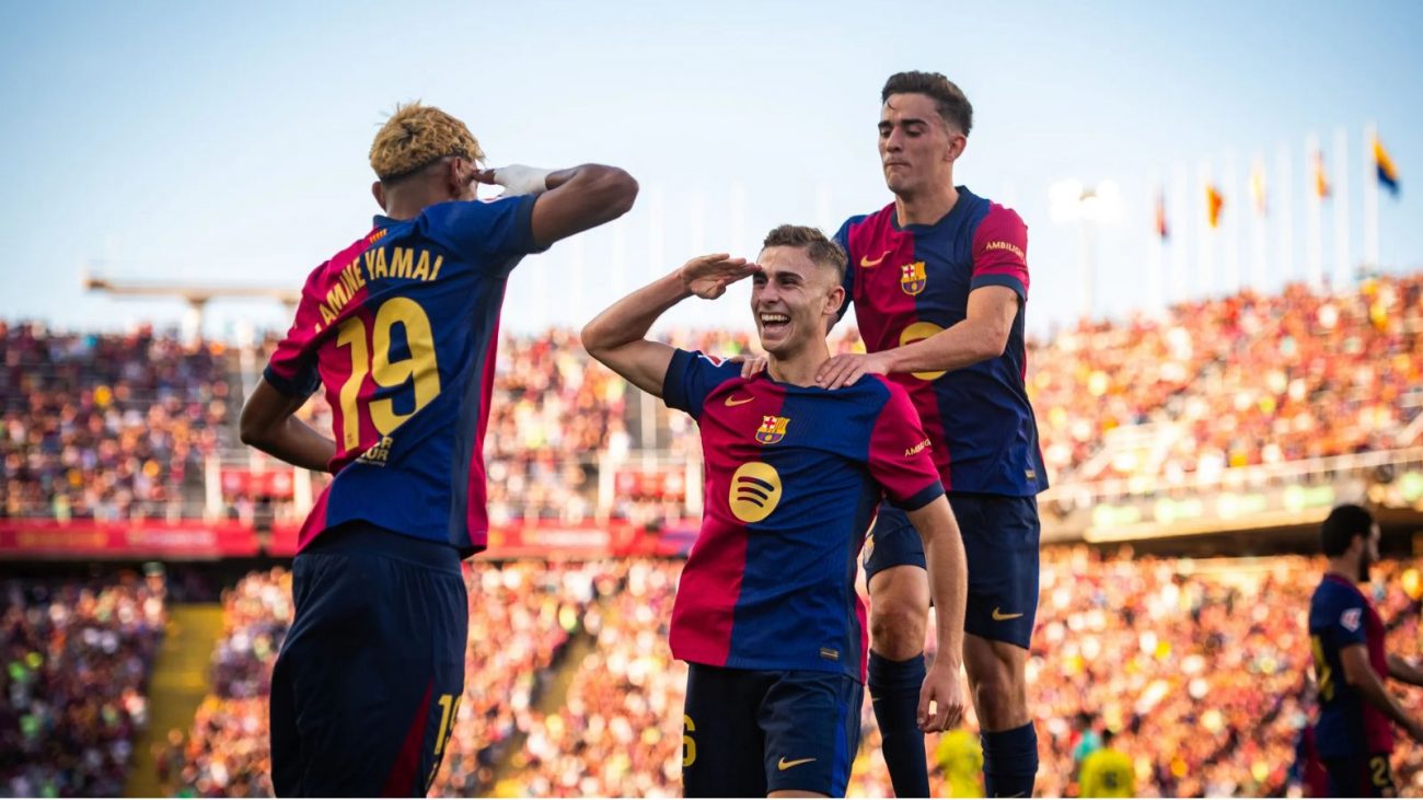 Barcelona Lamine Yamal, Gavi e Pedri comeorando gol na vitória do Barcelona sobre o Valladolid no último jogo da La Liga