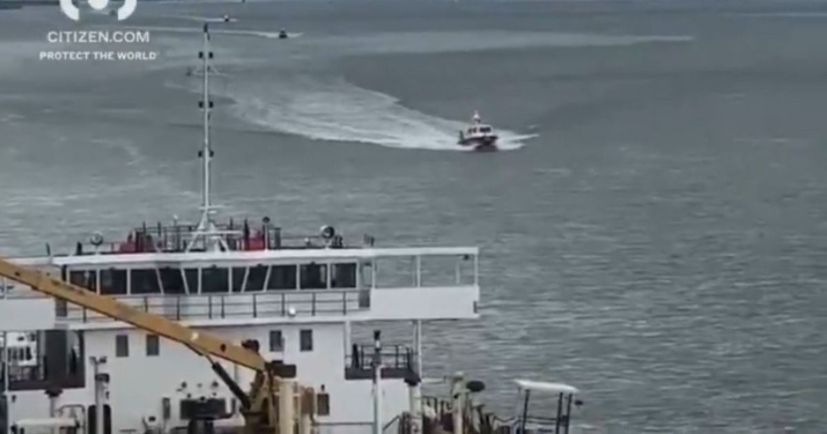 Rio Hudson Imagem do barco que explodiu, para fazer referência com as informações destacadas na matéria