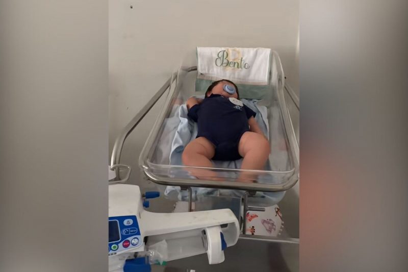 Atendimento de bebê reborn em hospital Vídeo mostra bebê reborn sendo atendido em maternidade em Minas Gerais