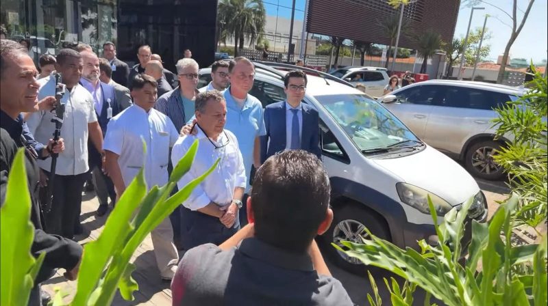 Bolsonaro Bolsonaro deixa o hospital na manhã deste domingo