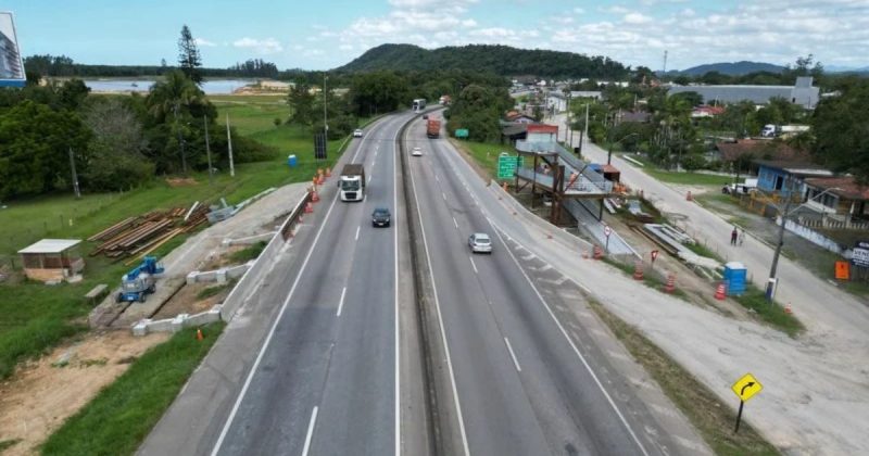 BR-101 terá bloqueio total em SC para importante obra de implantação de travessia; entenda BR-101 em Araquari (SC)