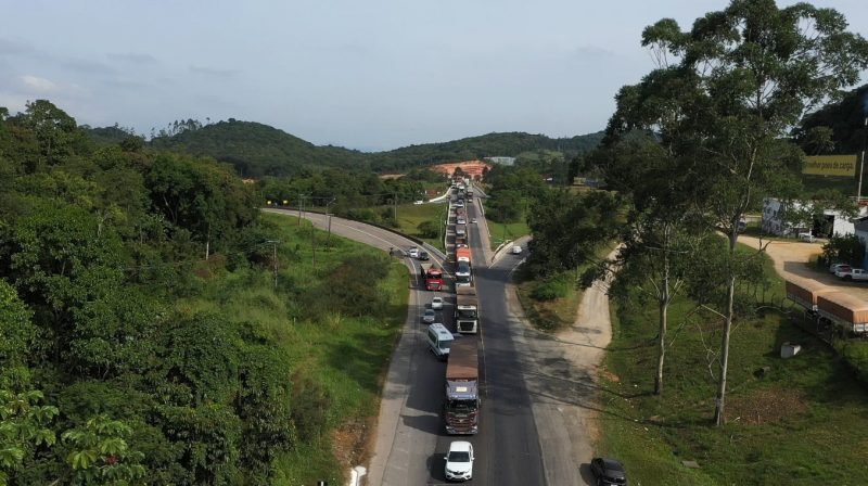 Até quando vão as obras de microrrevestimento na BR-280 em Araquari? Trânsito na BR-280 em Araquari (SC)