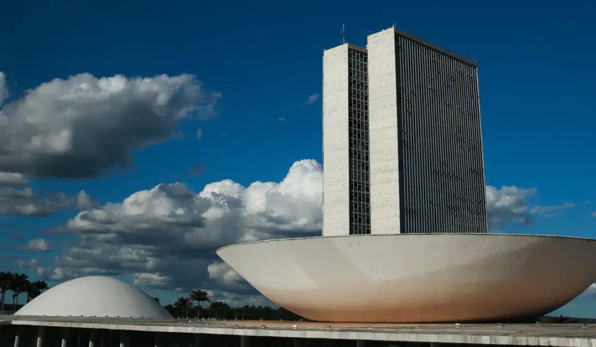 Uso de multas de trânsito para pagar CNH é aprovado na Câmara