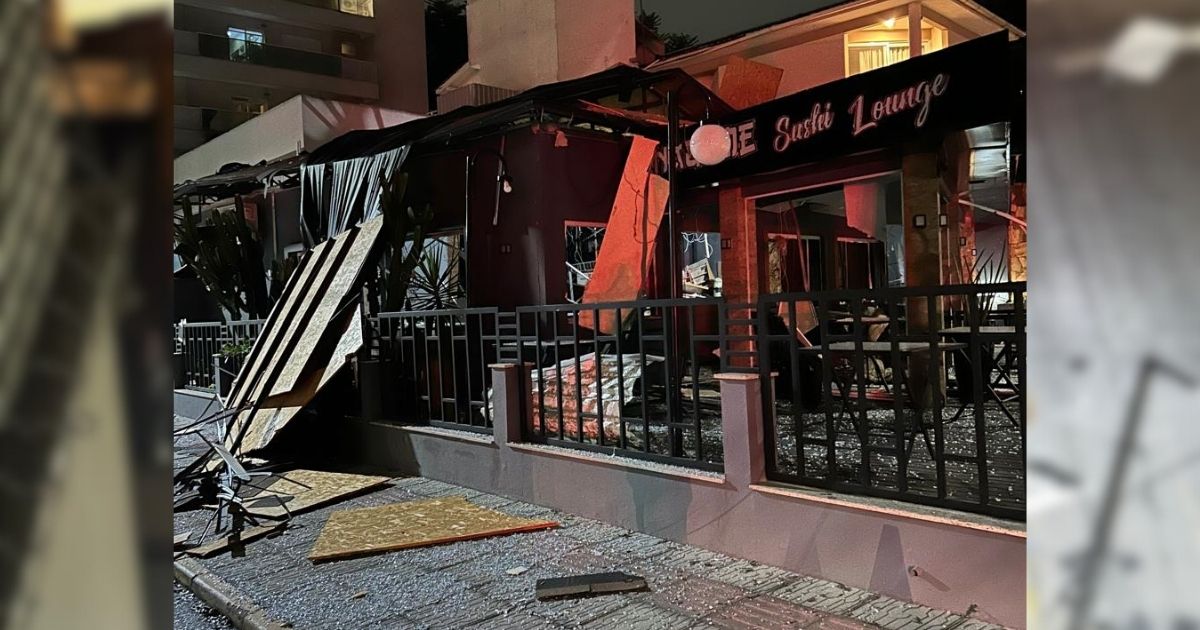 Fachada do restaurante fica destruída Fachada do restaurante fica destruída após explosão