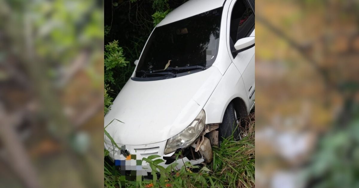 Carro envolvido em acidente na SC-108 em Cocal do Sul